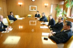 H22.11.30 中津川市長 税制改正要望書提出 H22.11.30 中津川市長 税制改正要望書提出