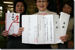 H23.4.5 女性部会　中津・恵北ブロック義援金中津川市長へ 003